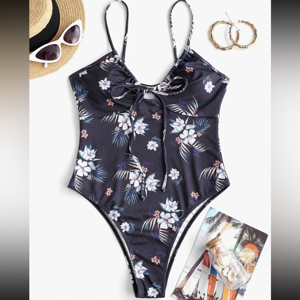 Zaful Ribbed Keyhole One-piece Swimsuit Size M